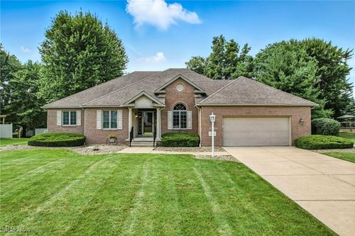 100 Westwind Dr, Warren, OH, 44484 | Card Image