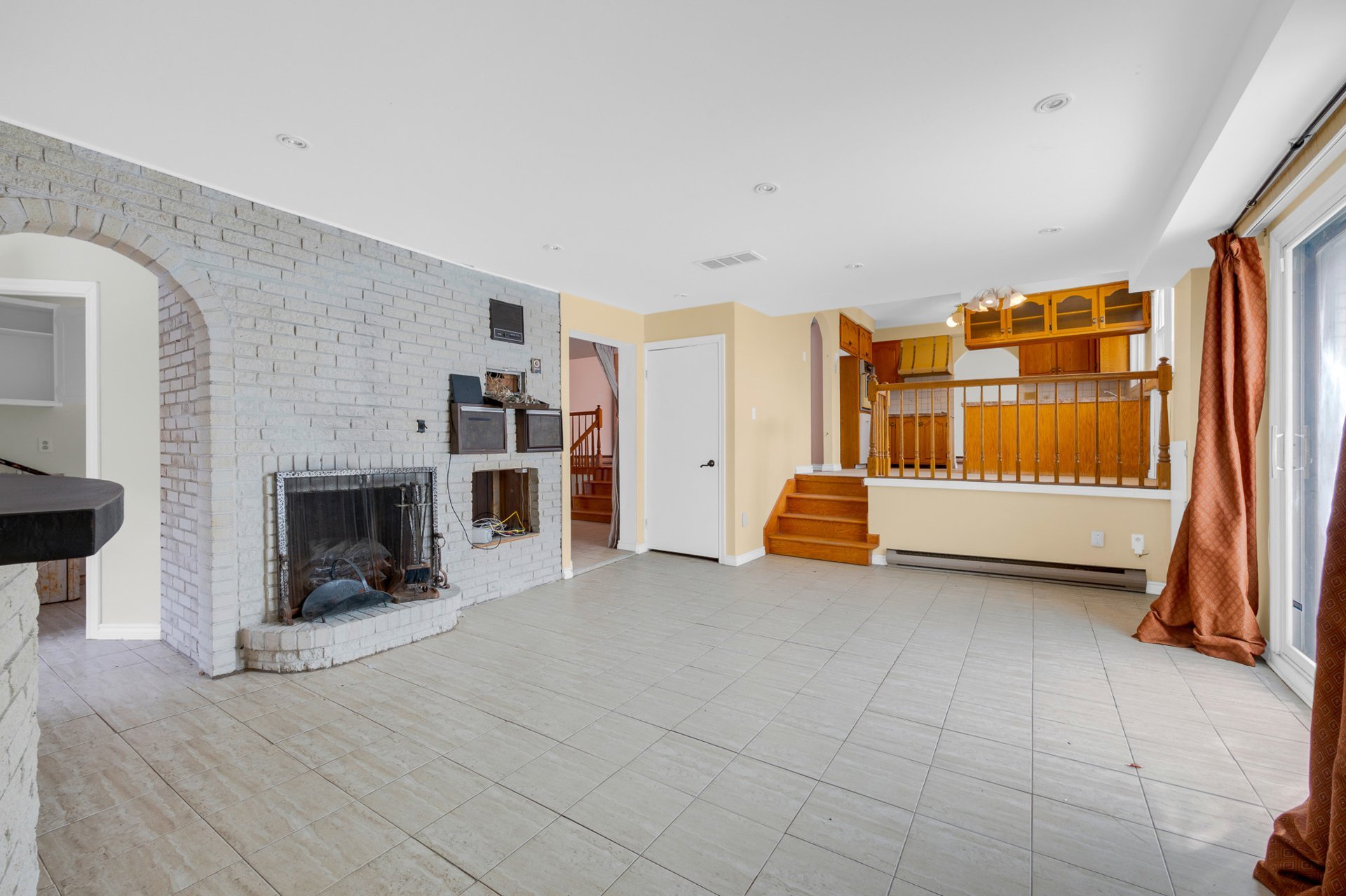 Residential in Dollard-Des-Ormeaux 5