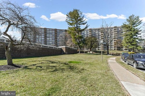 w-617-1001 City Ave, WYNNEWOOD, PA, 19096-3902 | Card Image