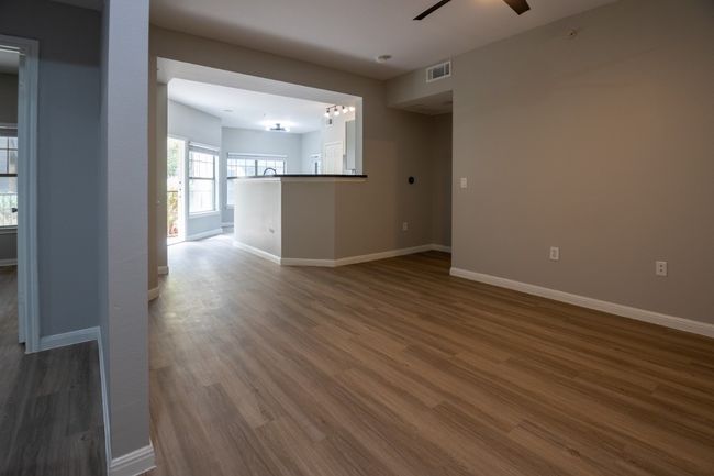 APT-611 - 2320 Gracy Farms Ln, Condo with 2 bedrooms, 2 bathrooms and 1 parking in Austin TX | Image 4