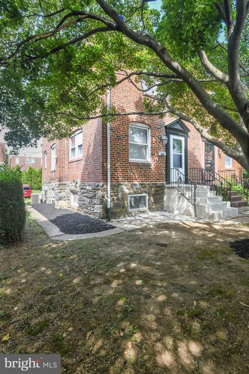 Maple St, Wilmington, DE 19805