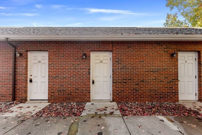 APT-20 - 7 Conant Rd, Condo with 2 bedrooms, 2 bathrooms and 1 parking in Winchester MA | Image 28