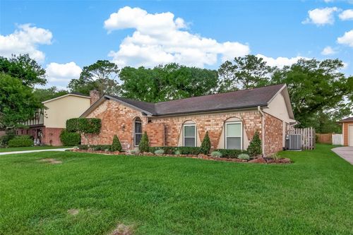 306 W Castle Harbour Dr, Friendswood, TX, 77546-5620 | Card Image