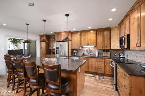 l3-5525 E Thomas Rd, Phoenix, AZ, 85018-8126 | Card Image