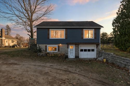 379 W Main St, Pinckney, MI, 48169-9701 | Card Image