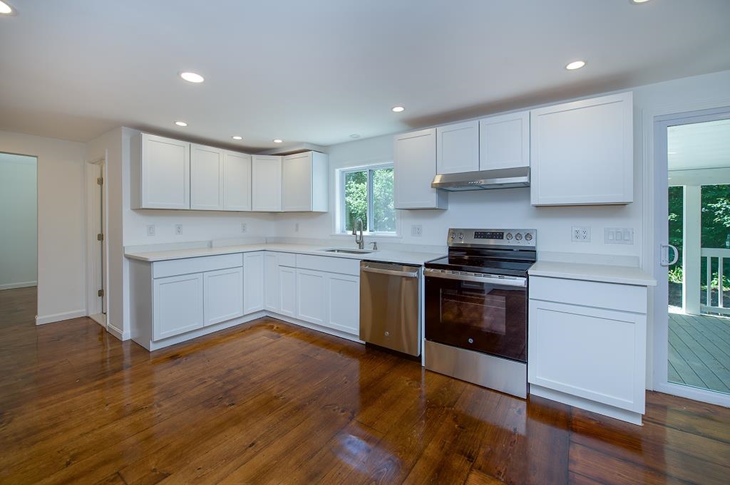 Rowe Dr, Fremont, NH 03044