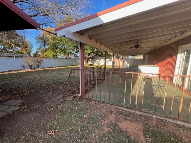 1615 Avenue F, House other with 3 bedrooms, 3 bathrooms and null parking in Abernathy TX | Image 51