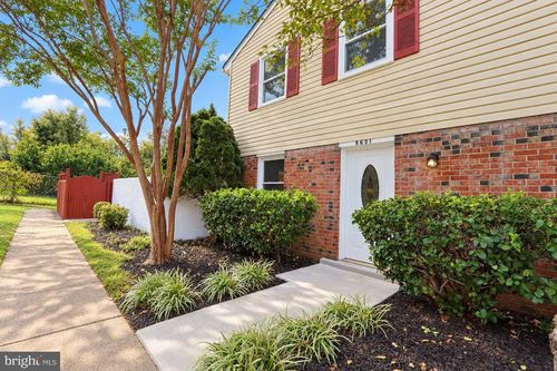 8601 Newton Pl, MANASSAS, VA, 20111-1650 | Card Image