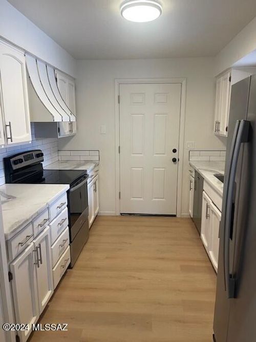 2712 N Magnolia Ave, Tucson, AZ, 85712-2111 | Card Image