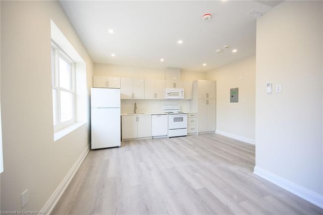 2 - 683 Main St E, House attached with 0 bedrooms, 1 bathrooms and null parking in Hamilton ON | Image 4