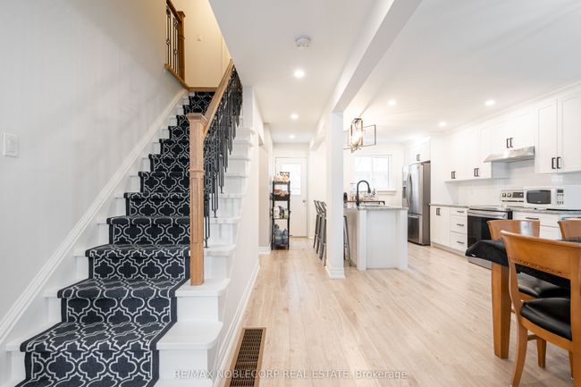 115 William Roe Blvd, House other with 5 bedrooms, 3 bathrooms and 3 parking in Newmarket ON | Image 5