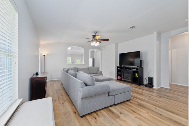 5601 Malcom Trl, House other with 3 bedrooms, 2 bathrooms and 4 parking in Austin TX | Image 4