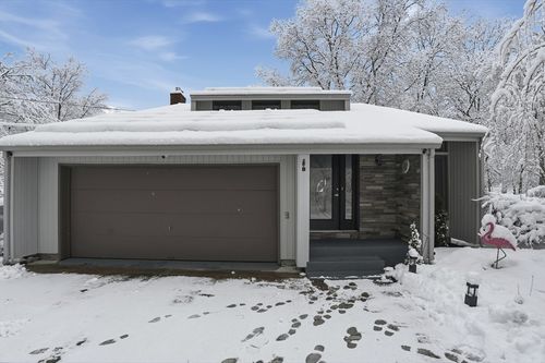 6 Cross St, Seekonk, MA, 02771-1217 | Card Image