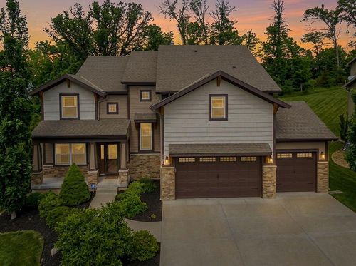 9726 Apple Blossom Ln, Parkville, MO, 64152-3110 | Card Image