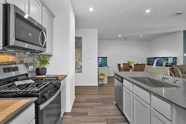 Gas range is great for that chef in your family! | Image 15