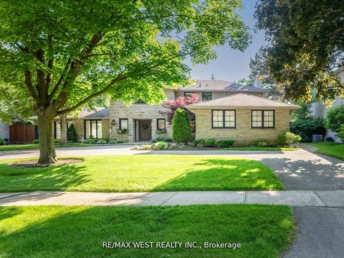57 Edenvale Cres, Etobicoke, ON, M9A4A5 | Card Image
