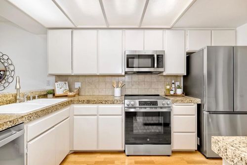 328-3098 Rue Dorleans, San Diego, CA, 92110 | Card Image
