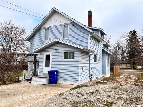 405 3 St E, Wynyard, SK, S0A4T0 | Card Image