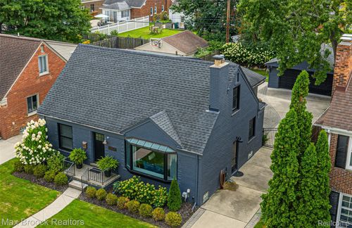 10545 Talbot Ave, Huntington Woods, MI, 48070-1172 | Card Image