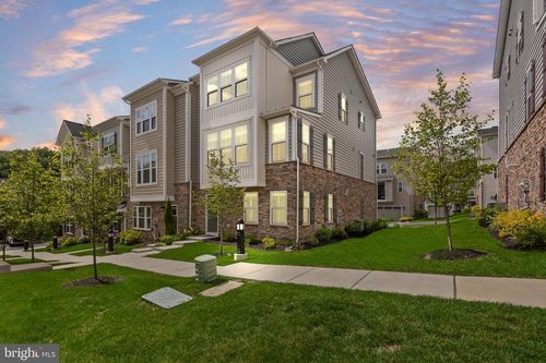 223 Garnet Ln, Wallingford, PA, 19086-6832 | Card Image