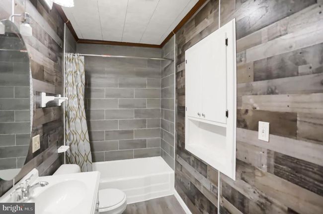 511 E Main St, House other with 5 bedrooms, 2 bathrooms and null parking in MIDDLEBURG PA | Image 34