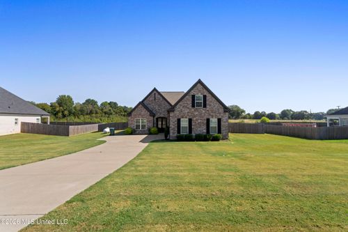 106 Ethelyn Smith Dr, Senatobia, MS, 38668-7403 | Card Image