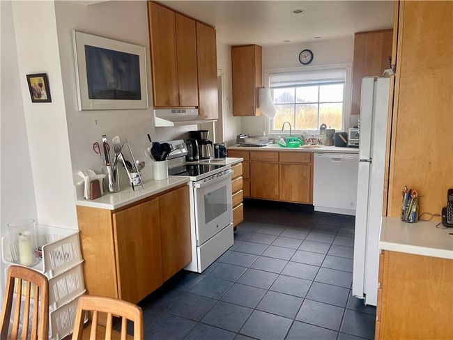 899 Cooneymus Rd, House other with 5 bedrooms, 4 bathrooms and 4 parking in Block Island RI | Image 11