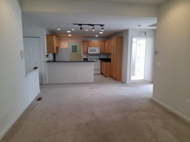 5812 Acorn Ln, Condo with 2 bedrooms, 2 bathrooms and null parking in Sterling Heights MI | Image 4