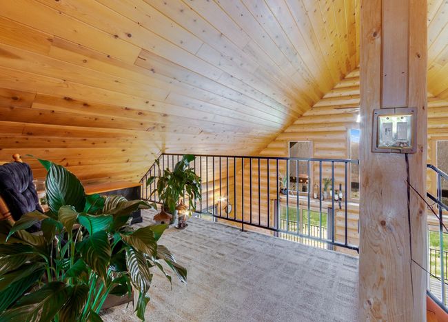 Upper level loft | Image 32
