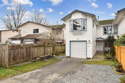 32572 Bobcat Dr, Home with 3 bedrooms, 1 bathrooms and 5 parking in Mission BC | Image 2