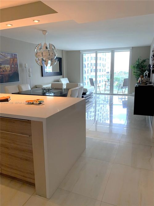1003-5701 Collins Ave, Miami Beach, FL, 33140-2335 | Card Image