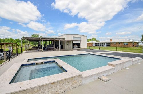 2500 County Road 62, Rosharon, TX, 77583-6104 | Card Image