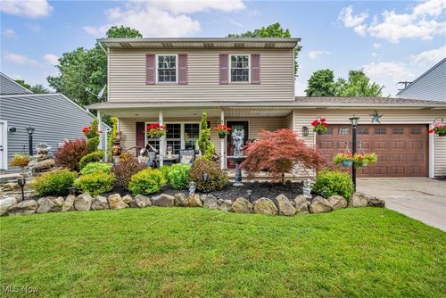 512 Hickory Ln, Painesville, OH, 44077-2743 | Card Image