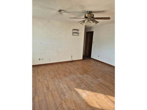 6430 Nw Columbia Ave, Lawton, OK, 73505-5613 | Card Image