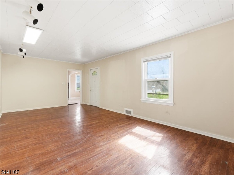 Residential in Livingston Twp. 5