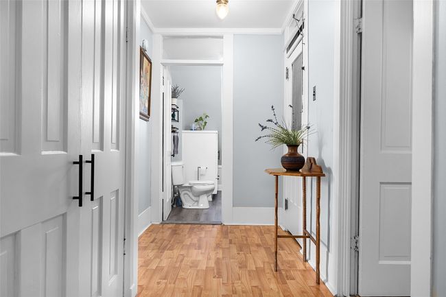 Upstairs landing | Image 23