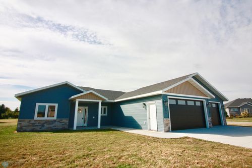 211 16th St N, Breckenridge, MN, 56520-7500 | Card Image