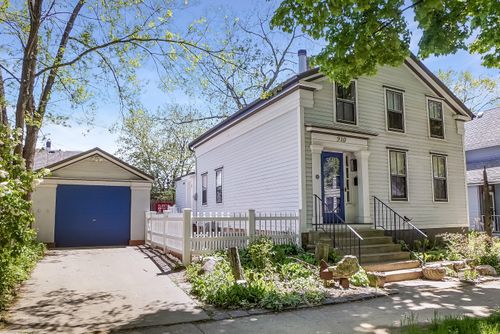 910 S 3rd St, Milwaukee, WI, 53204-1829 | Card Image