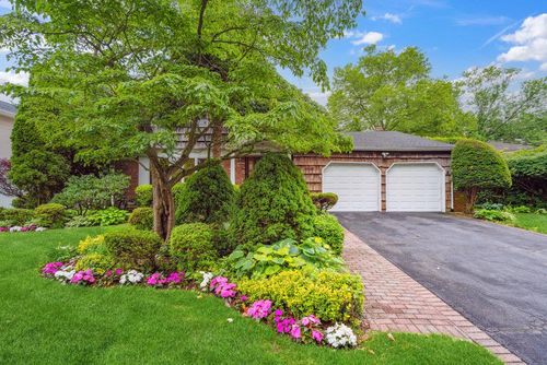 3 Erie Ct, Jericho, NY, 11753-1507 | Card Image