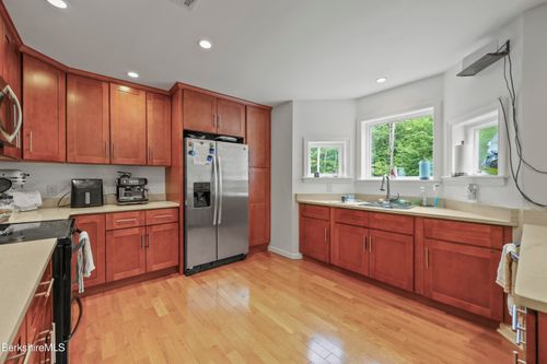 674 Benton Hill Rd, Becket, MA, 01223-3717 | Card Image