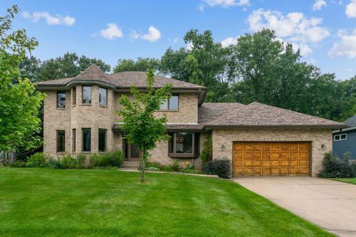 3693 Oak Creek Dr W, Vadnais Heights, MN, 55127-7000 | Card Image