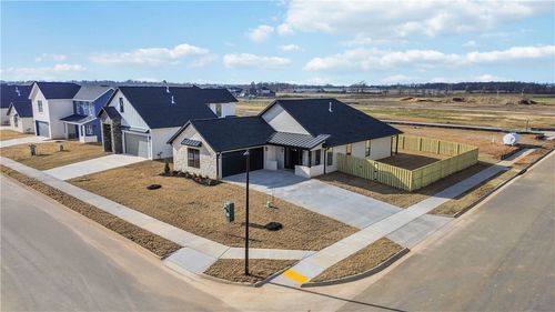 980 Thornwood Pl, Bentonville, AR, 72712 | Card Image