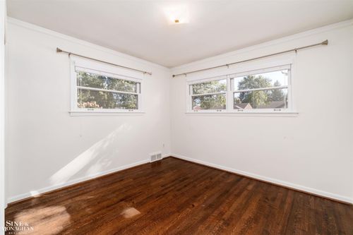 934 Anita Ave, Grosse Pointe Woods, MI, 48236-1417 | Card Image