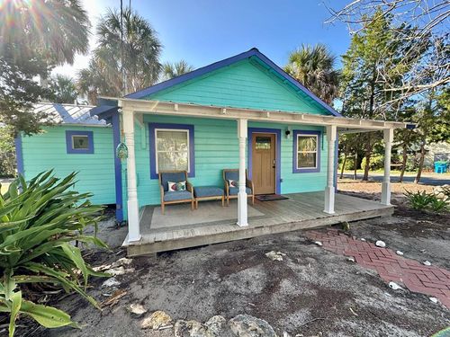 690 6th St, CEDAR KEY, FL, 32625-5005 | Card Image