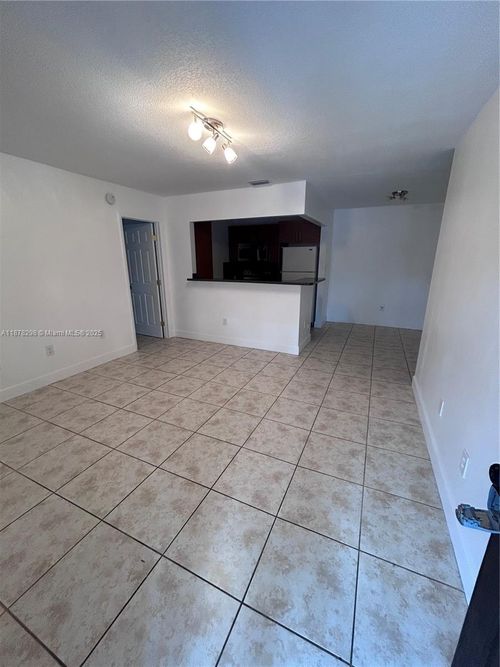 apt-203-6040 Shakerwood Cir, Tamarac, FL, 33319-8301 | Card Image