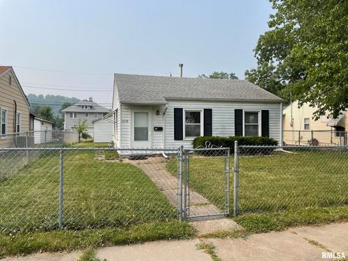 3638 Johnson Ave, Davenport, IA, 52802-2524 | Card Image