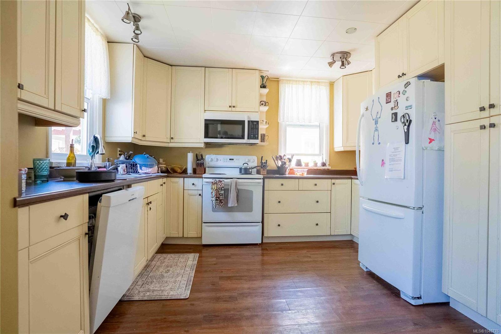 Commercial Sale in Victoria 5