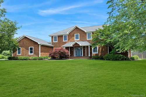 450 Sterling Woods Ln, Southold, NY, 11971-2073 | Card Image