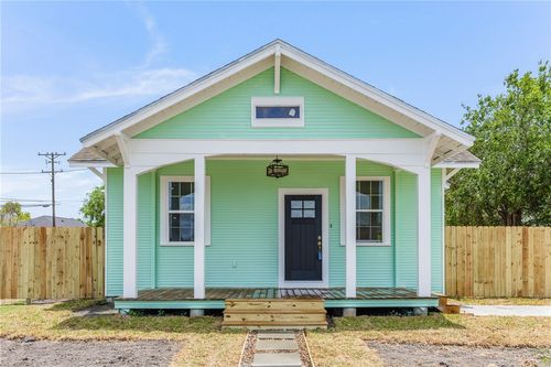 228 E Avenue G, Robstown, TX, 78380-2729 | Card Image