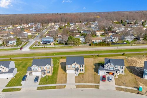 54470 Heron Cir, New Baltimore, MI, 48047-2833 | Card Image